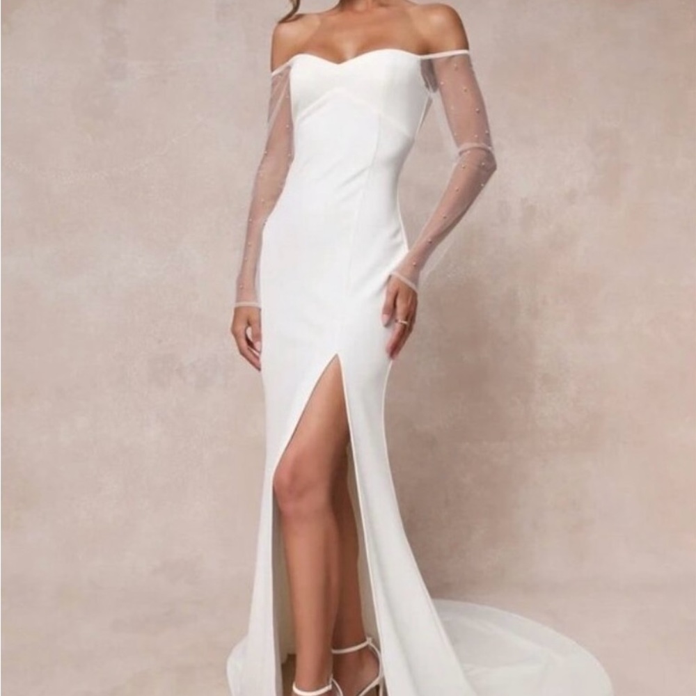 Lulu's Elegant White Long Sleeve Gown